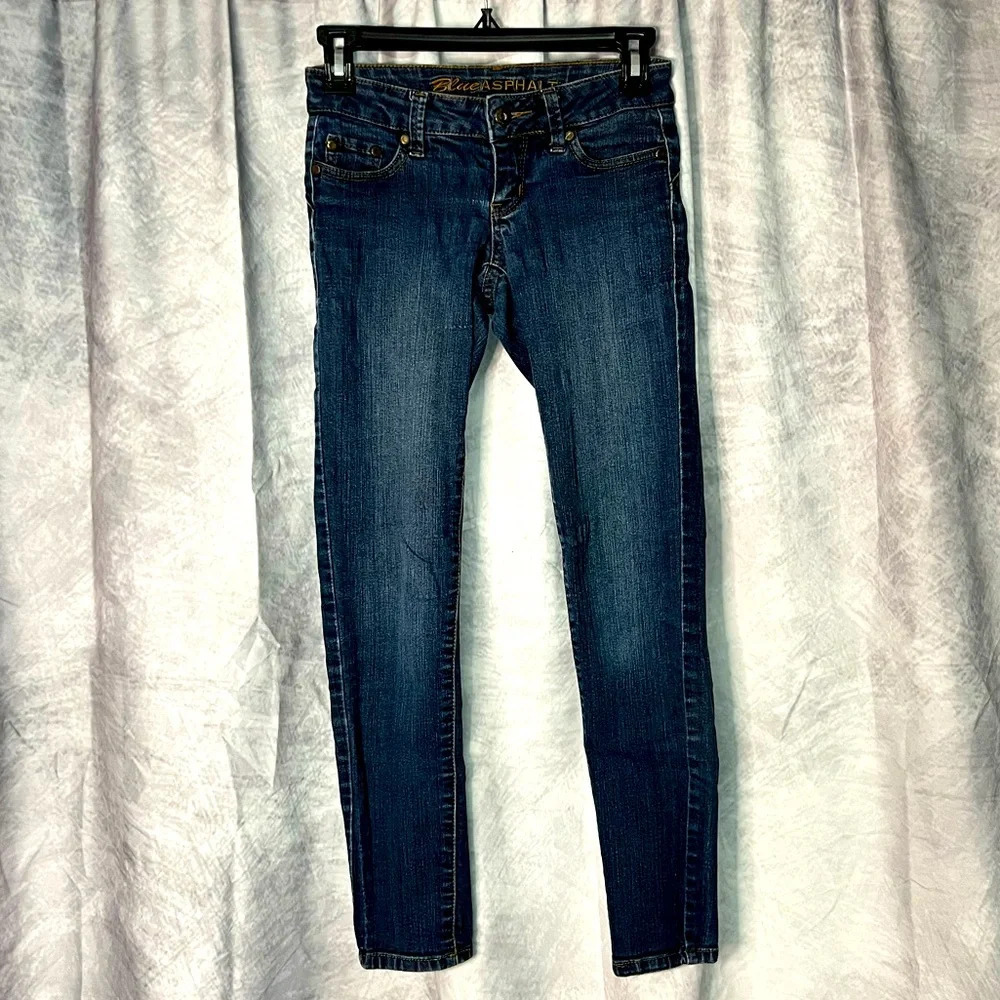 Blue Asphalt Medium Wash Skinny Blue Jeans. - size 1S